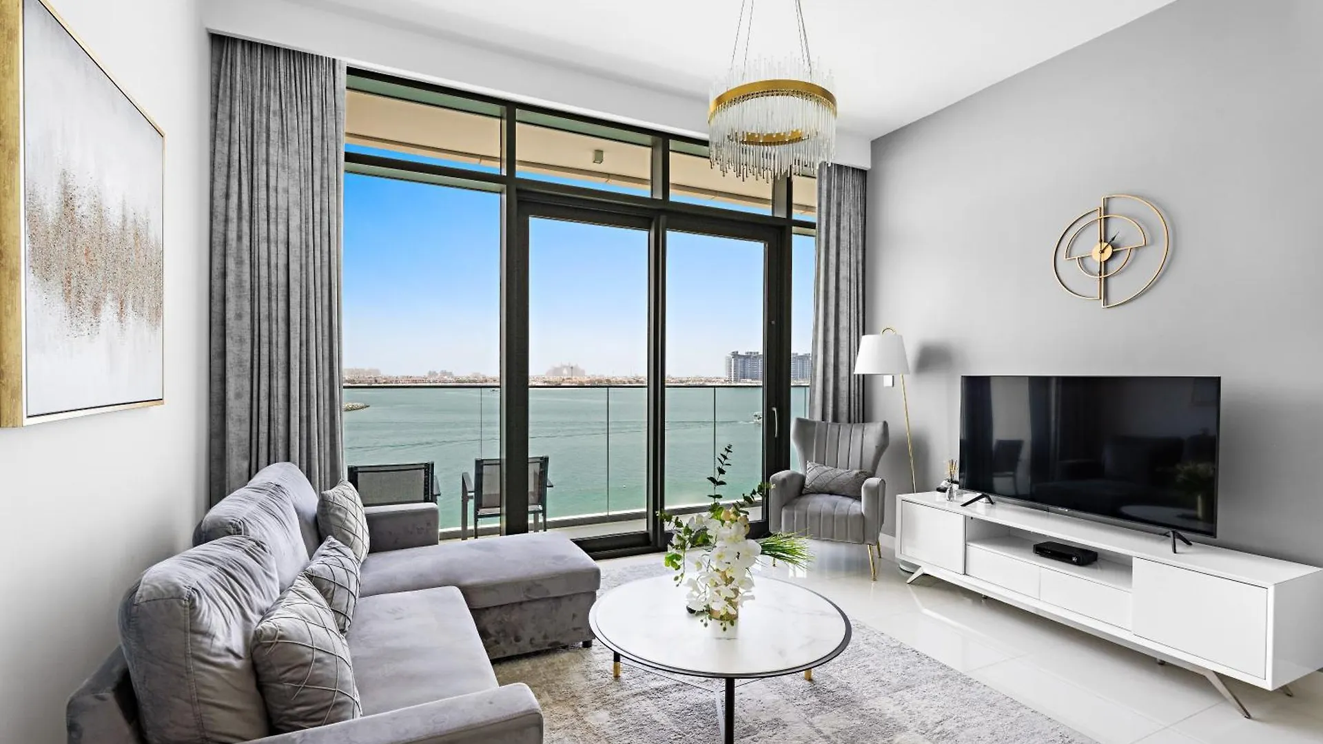Seaside Serenity: 1-Br Apartment With Beach Access Dubai 0*,
