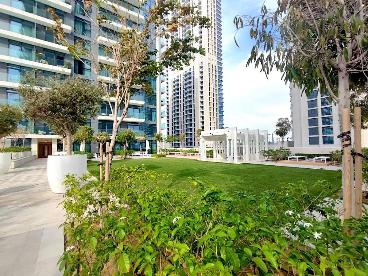 Seaside Serenity: 1-Br Apartment With Beach Access Dubai