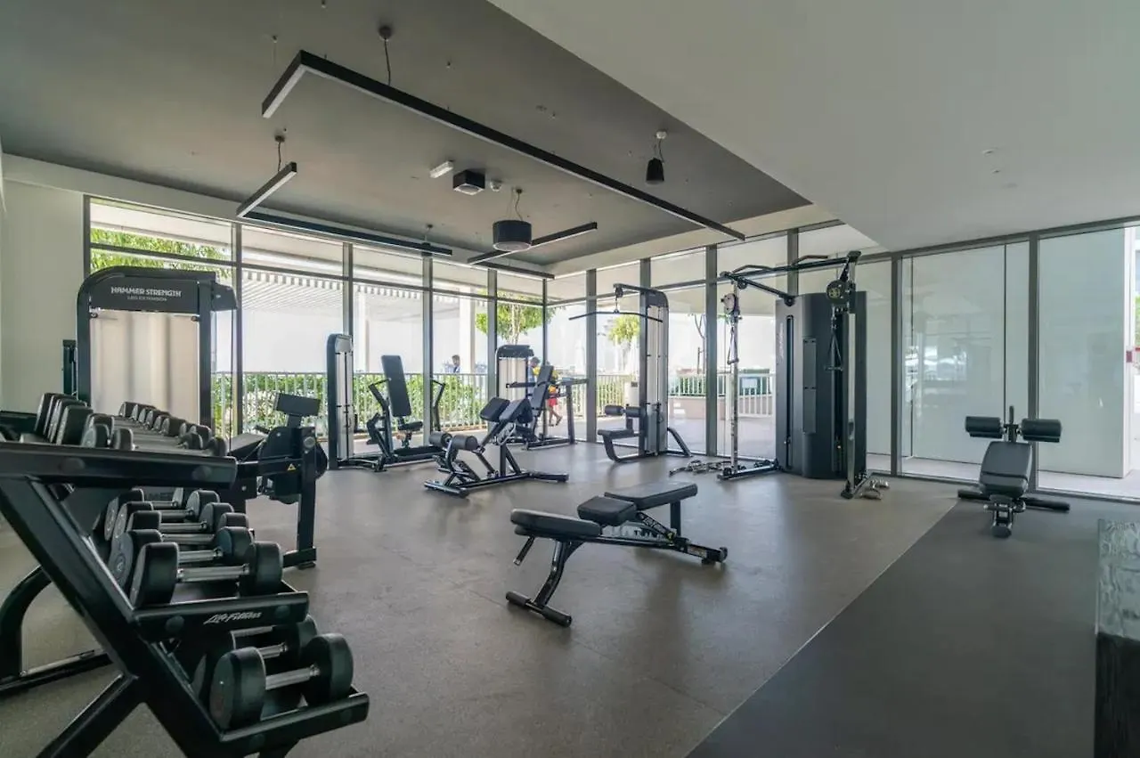 Seaside Serenity: 1-Br Apartment With Beach Access Dubai 0*,