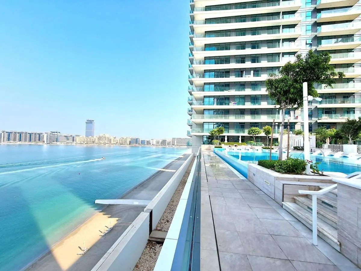 Seaside Serenity: 1-Br Apartment With Beach Access Dubai