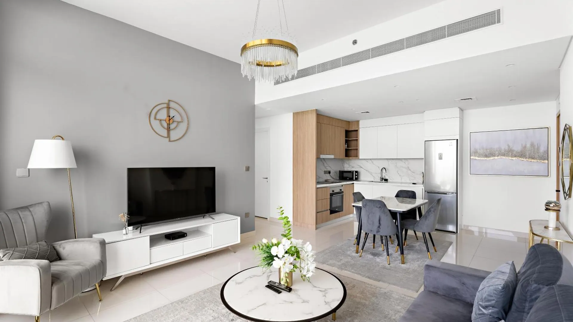 Seaside Serenity: 1-Br Apartment With Beach Access Dubai United Arab Emirates