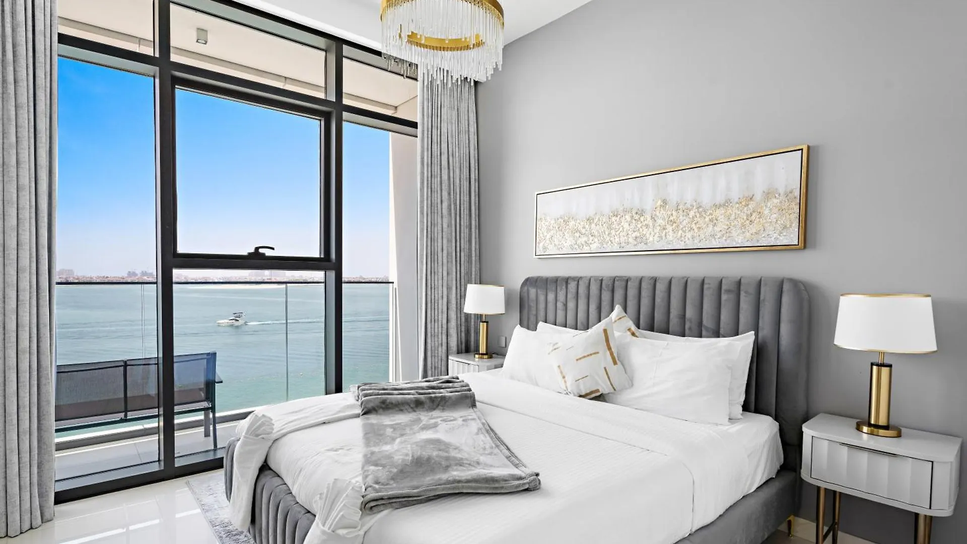 Seaside Serenity: 1-Br Apartment With Beach Access Dubai