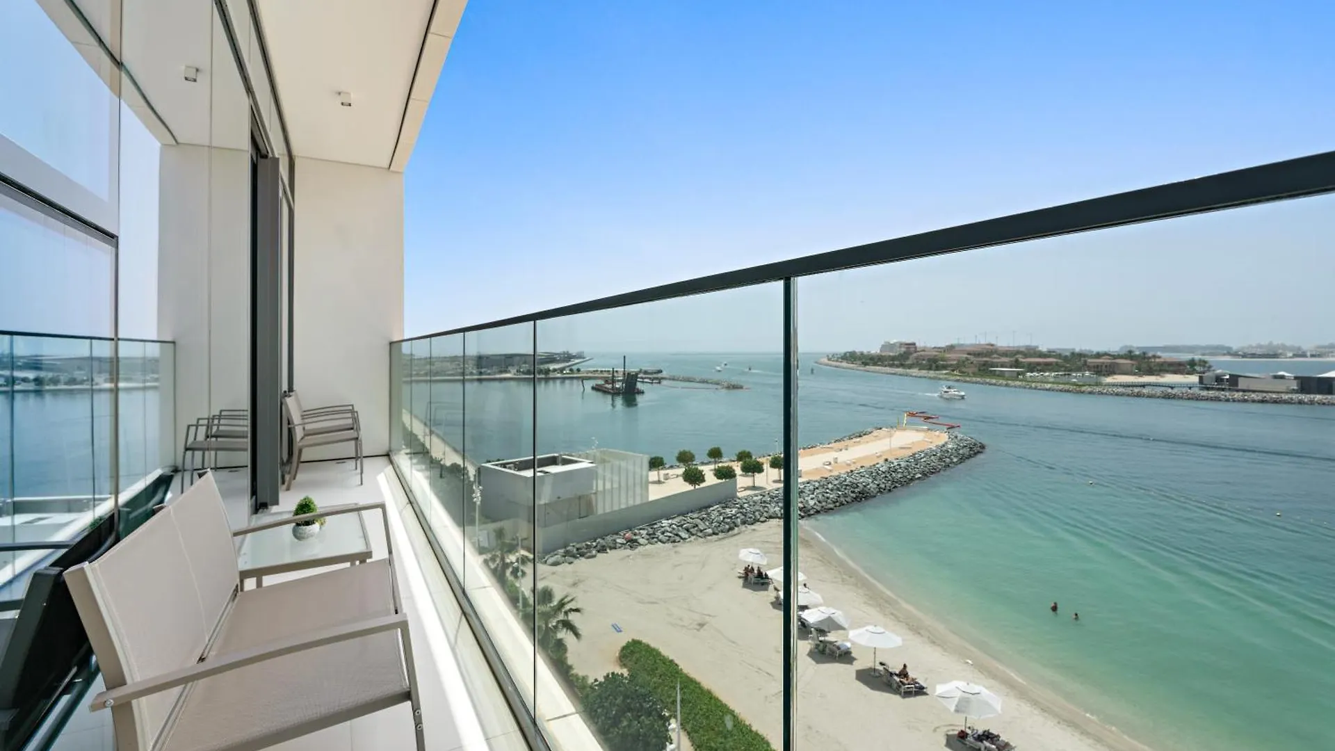 Seaside Serenity: 1-Br Apartment With Beach Access Dubai United Arab Emirates